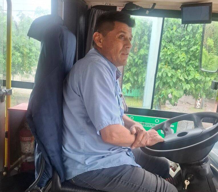 El chófer que conmovió a todos: devolvió una bolsa con documentos y estudios oncológicos a una pasajera.