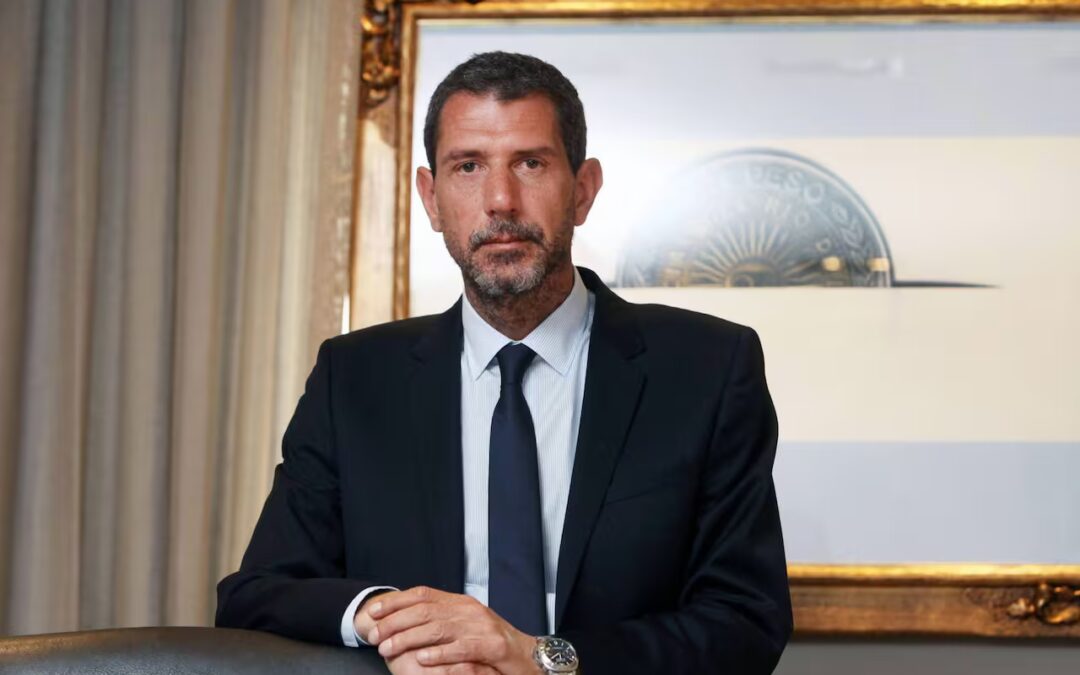 Despidieron al secretario de Transporte después de una denuncia por estafa de 30mil millones