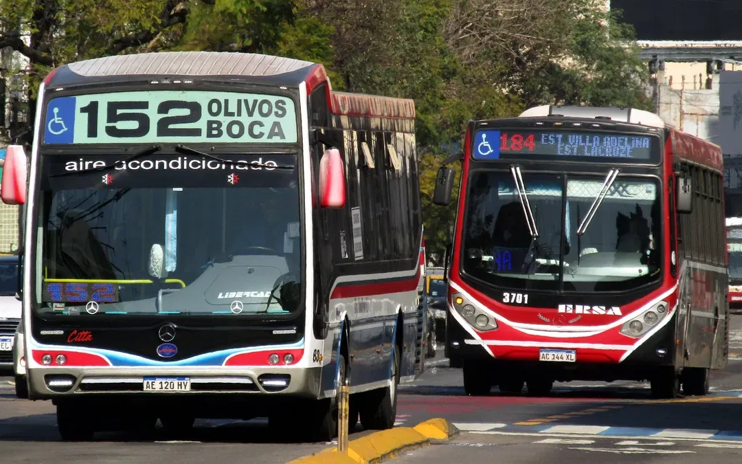 Los colectivos en el AMBA reducirán la frecuencia debido al aumento del combustible