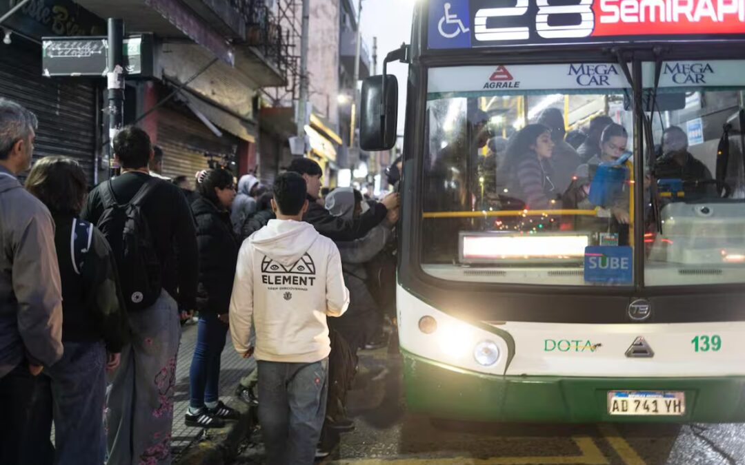 La crisis en el sector transporte podría desencadenar en aún menos unidades circulando y posible colapso del servicio